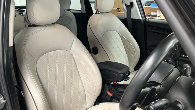 MINI Hatchback 2.0 Cooper S Exclusive II 5dr Auto [Comfort/Nav] Petrol Hatchback